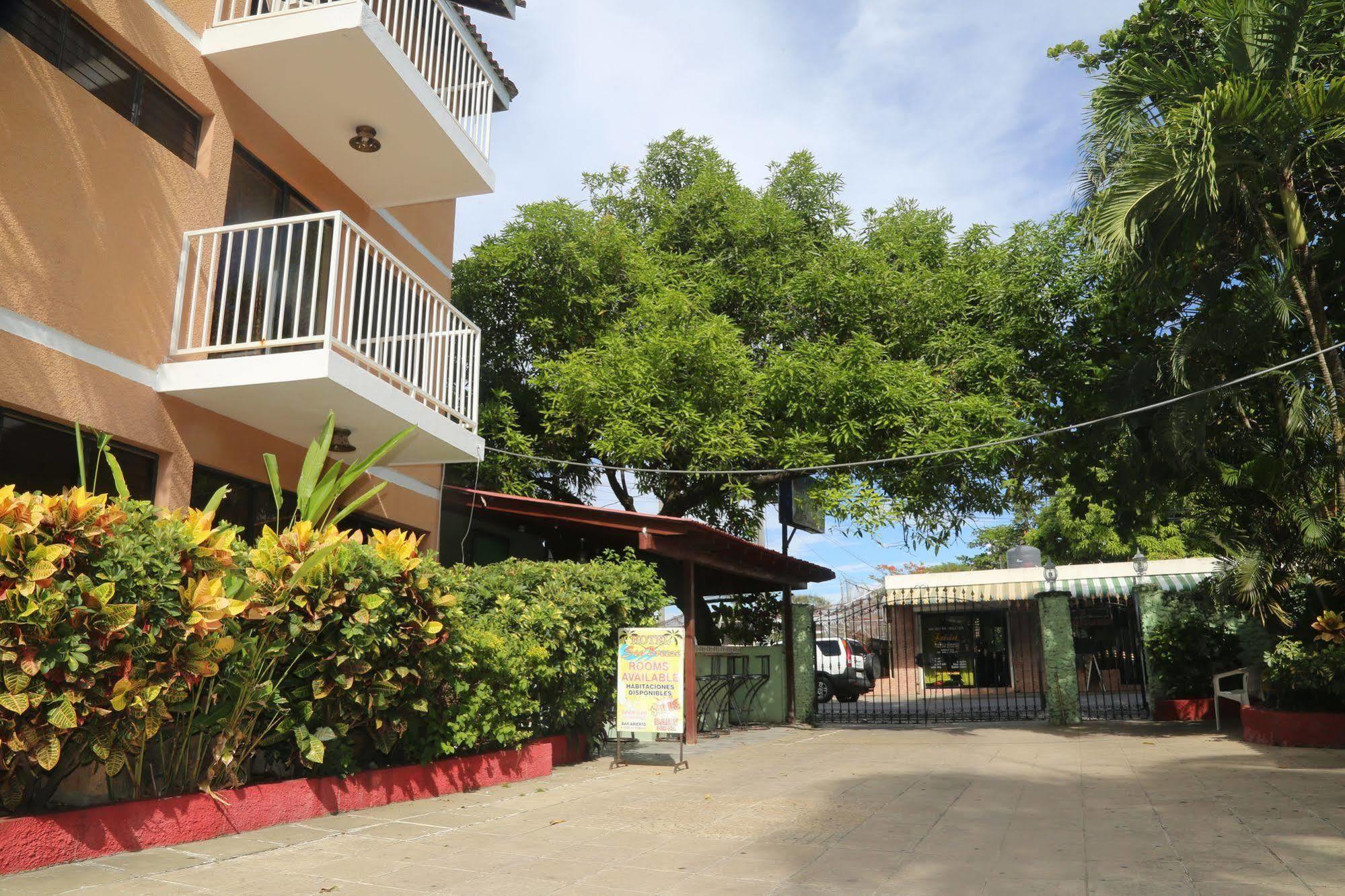 Hotel Seabreeze Sosua El Batey エクステリア 写真