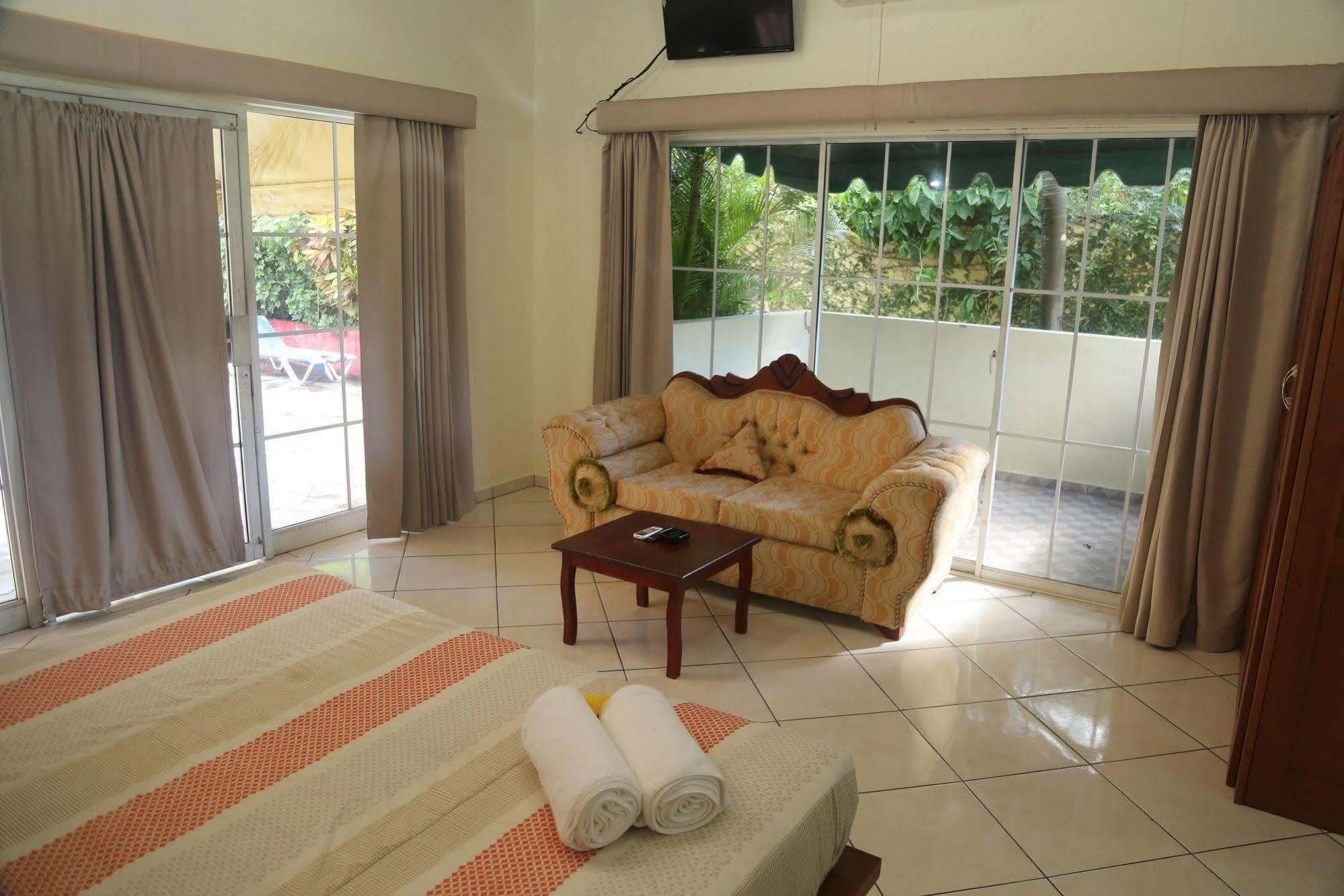 Hotel Seabreeze Sosua El Batey エクステリア 写真